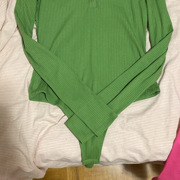 Ribbed H&M Bodysuit 💚 - Picture 2 of 3